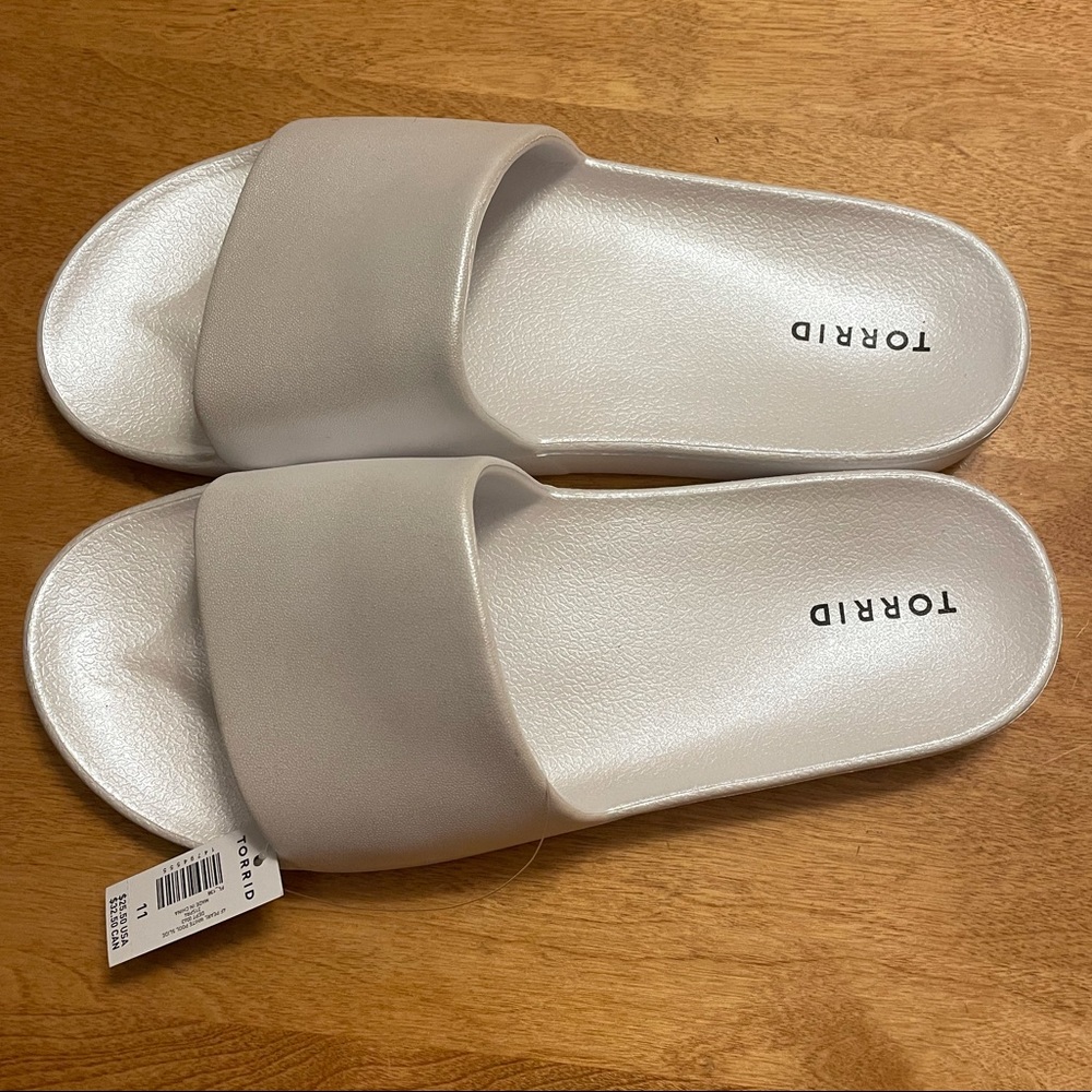 Pearly White Pool Slides